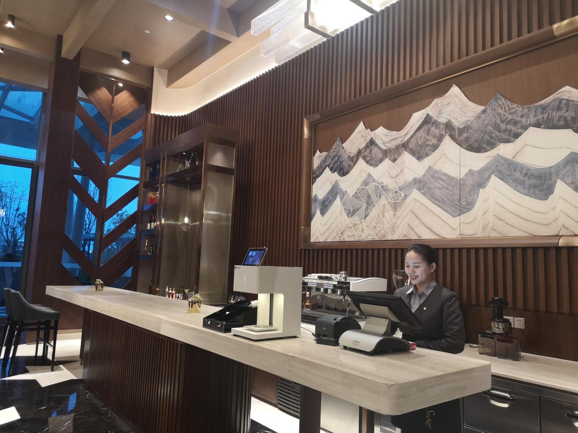 L+Snow Supreme Hotel เซี่ยงไฮ้ ภายนอก รูปภาพ
